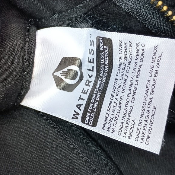 NEW*Levi's Classic Black Denim Pants size 2 - Picture 6 of 10